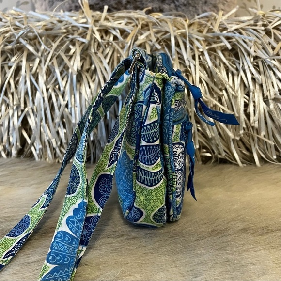 VERA BRADLEY Doodle Daisy Little Flap Hipster Green Blue Floral 2011 Crossbody - Picture 10 of 17